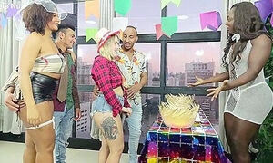 Sophie Stephanie Vem Colocar Lenha Nessa Duas Gostosas (