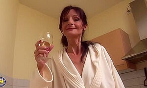 Hot Mature Mama Getting A Warm Creampie - Farah