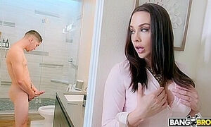 Chanel Preston In Step-mom’s Creampie