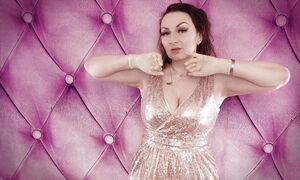 "ASMR video: latex medical gloves SFW video with great sounding (Arya Grander)"