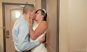 Jollapr - Novia Se Va Con Su Ex Y Deja A Su Novio Plantado En El Altar