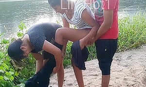 Trio A La Orilla Del Rio Anal Que Rico Sexo Casero 17 Min