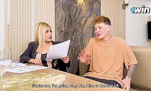 Abogada Colombiana De Enormes Tetas Se Folla A Su Desesperado Cliente