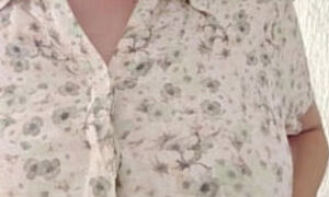 A married woman gets excited by outdoor masturbation：The full video is→https://www.xvideos.red/channels/aika-frau