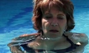 Dicksucking seduces y&period; cock