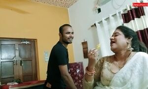 Beautiful Model Aunty One night stand sex with delivery Boy!