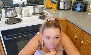 Milf Nikki Lynn And Nikki Lynn - Free Use Step mom For Christmas